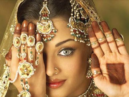 बेजान-उदास और रूखी हैं ऐश्वर्या राय की आंखे