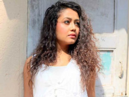नेहा की सेक्सी आवाज के कायल हुए शाहरूख, सुने शाहरूख खान एंथम