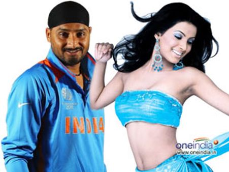 एशिया कप से बाहर गीता संग रोमांस फरमा रहे भज्‍जी