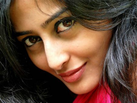 सुधीर की चाहत चित्रांगदा सिंह