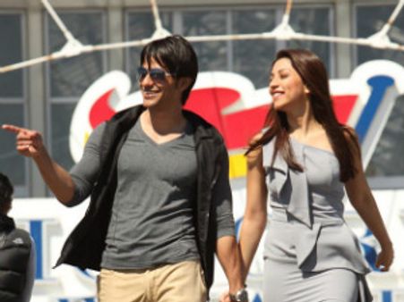 समीक्षा: बेहद बोरिंग है 'ब्लड मनी'