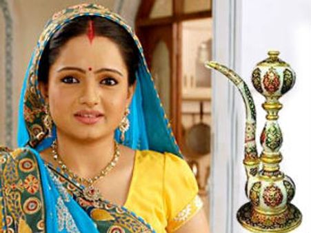 टीवी सिरियल की 'गोपी बहू' हुक्‍का पार्लर से गिरफ्तार