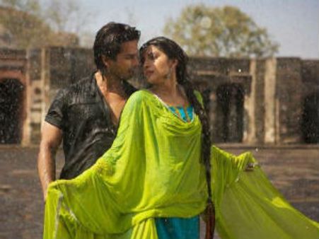 प्रियंका के इश्क में गिरफ्तार शाहिद, करेंगे शायरी, देखें फिल्म का ट्रेलर