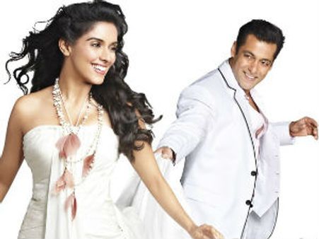 सलमान असल में और मैं सपने में असिन को करता हूं Kiss: केआरके