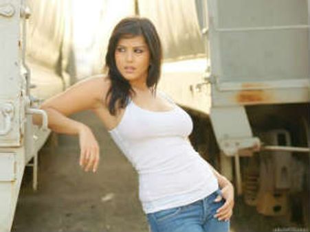 एडल्ट फिल्मों से मोहभंग नहीं कर पा रही हैं सन्नी