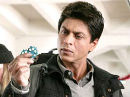 न्यूयॉर्क के एयरपोर्ट पर शाहरूख को मिली 'खान' होने की सजा!
