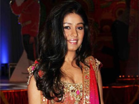 सुनिधि बनी दुल्हन, हितेश सोनिक से हुई शादी