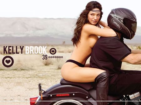 व्यवसाई ने कैली से कहा, एक रात साथ बिता लो 7 करोड़ दूंगा