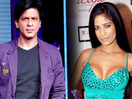 पूनम पांडे के डेयरिंग एक्ट पर शाहरुख खामोश