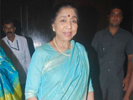 इंडियन आइडल में आशा के सामने सुनिधि, अनु चुप