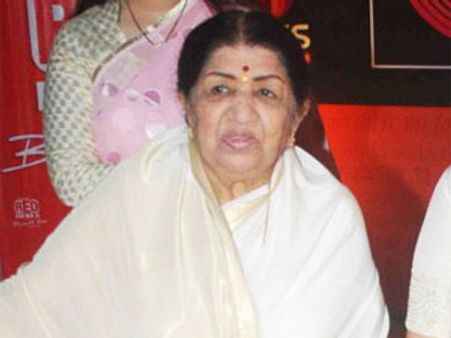 लता ने दी तमगा-ए-इम्तियाज़ को श्रद्धांजली