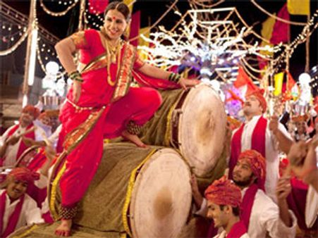 राउडी को ओवरटेक करने के चक्‍कर में फरारी की सवारी