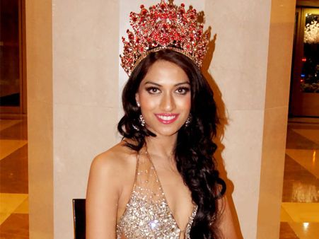 इंदौर की हिमांगिनी ने जीता मिस एशिया पैसिफिक का ताज