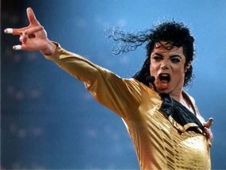 माइकल जैक्सन के घर में माइकल का भूत !