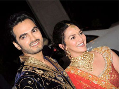 बॉलीवुड के सितारों से सजने लगी ईशा की बारात