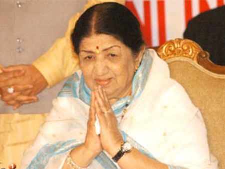 गुरु पूर्णिमा के दिन लता ने किया अपने पिता को याद