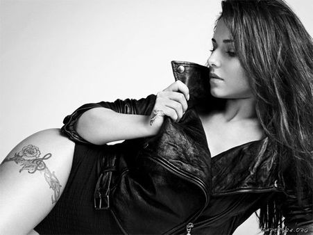 जूते देखने के बाद संबंध बनाती हैं शेरिल कोल