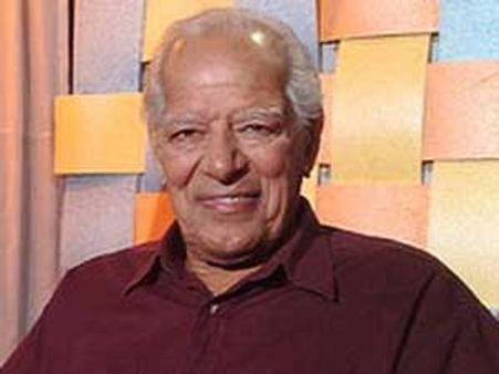 धर्मेंद्र मिले दारा सिंह से, की उनकी सलामती की कामना