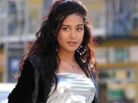 अमृता राव बनी एलियन!