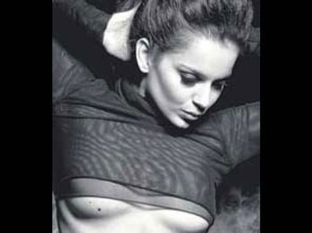 कंगना ने कपड़े उतारे