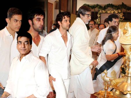राजेश खन्ना के चौथे पर नये-पुराने सभी सितारे दिखे