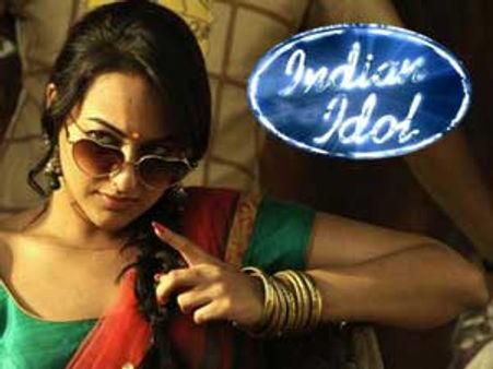 इंडियन आईडल में सोनाक्षी पहुंची 'जोकर' के साथ