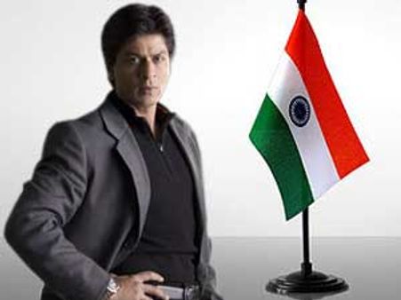 किंग खान शाहरुख ने किया तिरंगे का अपमान, केस दर्ज