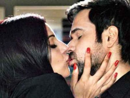 राज़ 3 में विलेन बिपाशा ने मारी बाजी- दर्शकों का रिव्यू