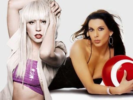 पूजा बेदी ने अपने कुत्ते का नाम लेडी गागा रखा