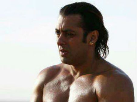 3 इडियट का रिकॉर्ड ना तोड़ पाने से दुखी हैं सलमान