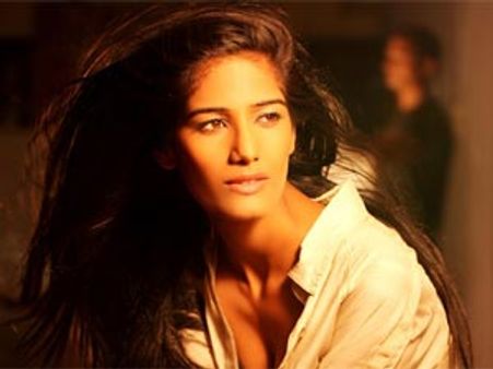 भारत पाक का मैच लेकिन पूनम नशे में चूर