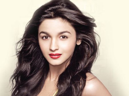 कहानी के लिए इंटिमेट भी हो सकती हैं आलिया