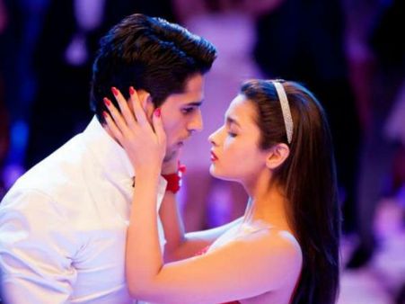 राधा को सेक्सी कहा इसलिए शाहरूख पर मुकदमा