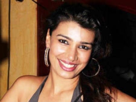 बिग बॉस में हुई हॉट मॉडल मिंक की एंट्री