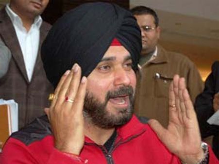 बिग बॉस के नियमों को तोड़ सिद्धू बाहर आये, सभी शॉक्ड