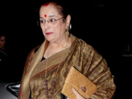 सोनाक्षी के साथ पूनम एड में क्यों आ रही हैं?