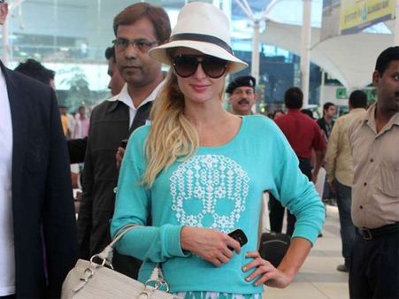 तस्वीरों में: पेरिस हिल्टन बच्चों के लिए बनीं छम्मक छल्लो