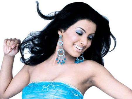 Pictures: भज्जी की आयटम गीता बनीं गाजियाबाद की रानी