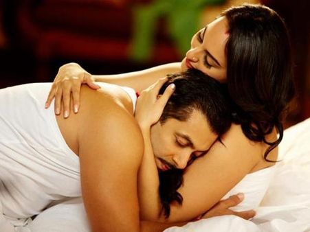दबंग 2 में सोनाक्षी संग बेड पर सलमान खान