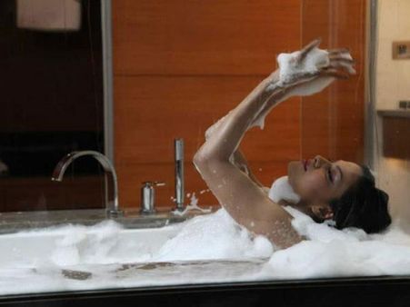 तेलगू फिल्म के लिए वीना ने लिए 15 मिलियन