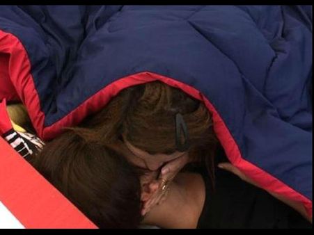 Pics: जानिये कौन है आशका की गर्लफ्रैंड!