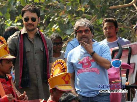 व्यस्क ही देख पाएंगे मटरु की गुलाबी भैंस!