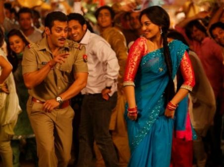 विवादों और इंतजार के बीच आज पर्दे पर 'दबंग 2'
