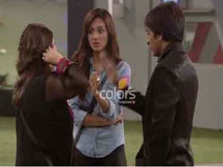 सना को पटा रहे राजीव, डेलू परेशान