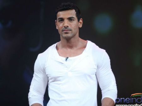 बॉलीवुड के रेस से बाहर नहीं जॉन अब्राहम