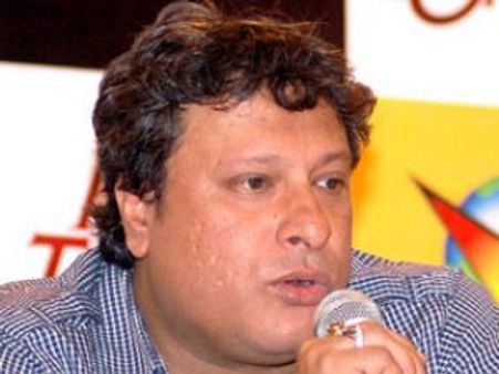 संवादों में नहीं झलक रहीं सही भावनाएं: धूलिया