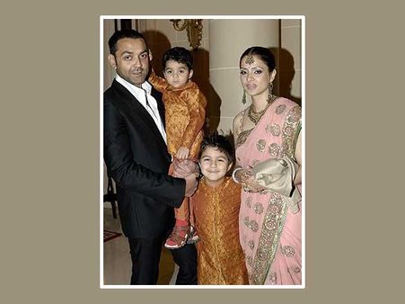 PICS: बॉलीवुड सितारे और उनके परिवार