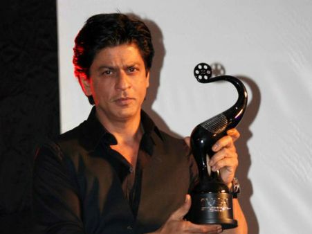 शाहरूख ने विवादित मु्द्दों पर बोलने से की तौबा