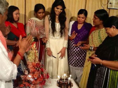 सेक्स वर्कर्स के साथ बर्थडे क्यों मनाया शर्लिन ने!