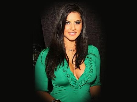 इंटरनेट पर सबसे मशहूर हस्ती सन्नी लियोन